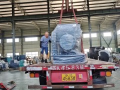 二臺(tái)600千瓦上柴動(dòng)力柴油發(fā)電機(jī)型號(hào)6KTAA25-G32裝車發(fā)貨海南