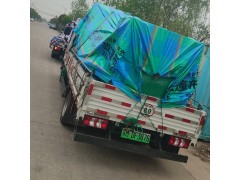 一臺(tái)600KW柴油發(fā)電機(jī)組到貨浙江工地叉車卸貨