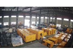 今天下雪,出口柴油發(fā)電機(jī)組車間裝貨